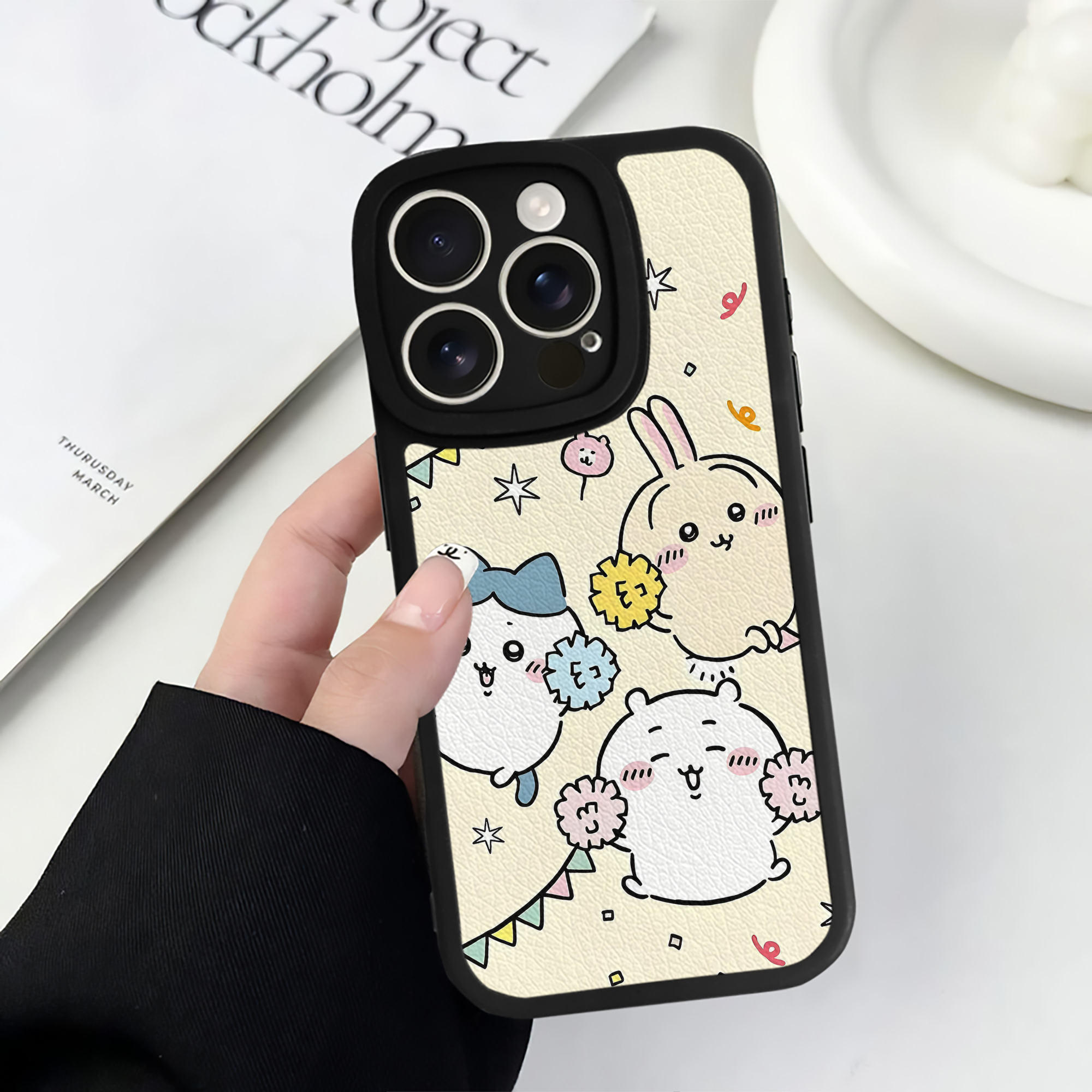 （画像用） ちいかわ Chii-kawa 【iPhone 16シリーズ対応】シリコンスマホケース（レザー調） 材質：シリコン